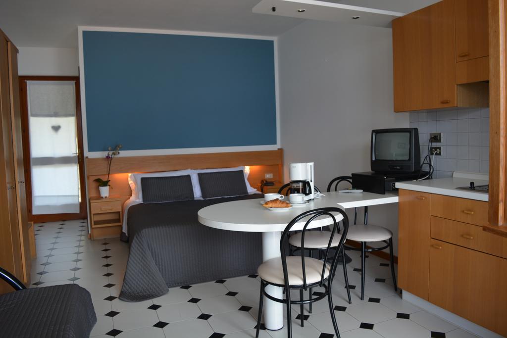 Residence San Vito Brenzone sul Garda Exteriör bild