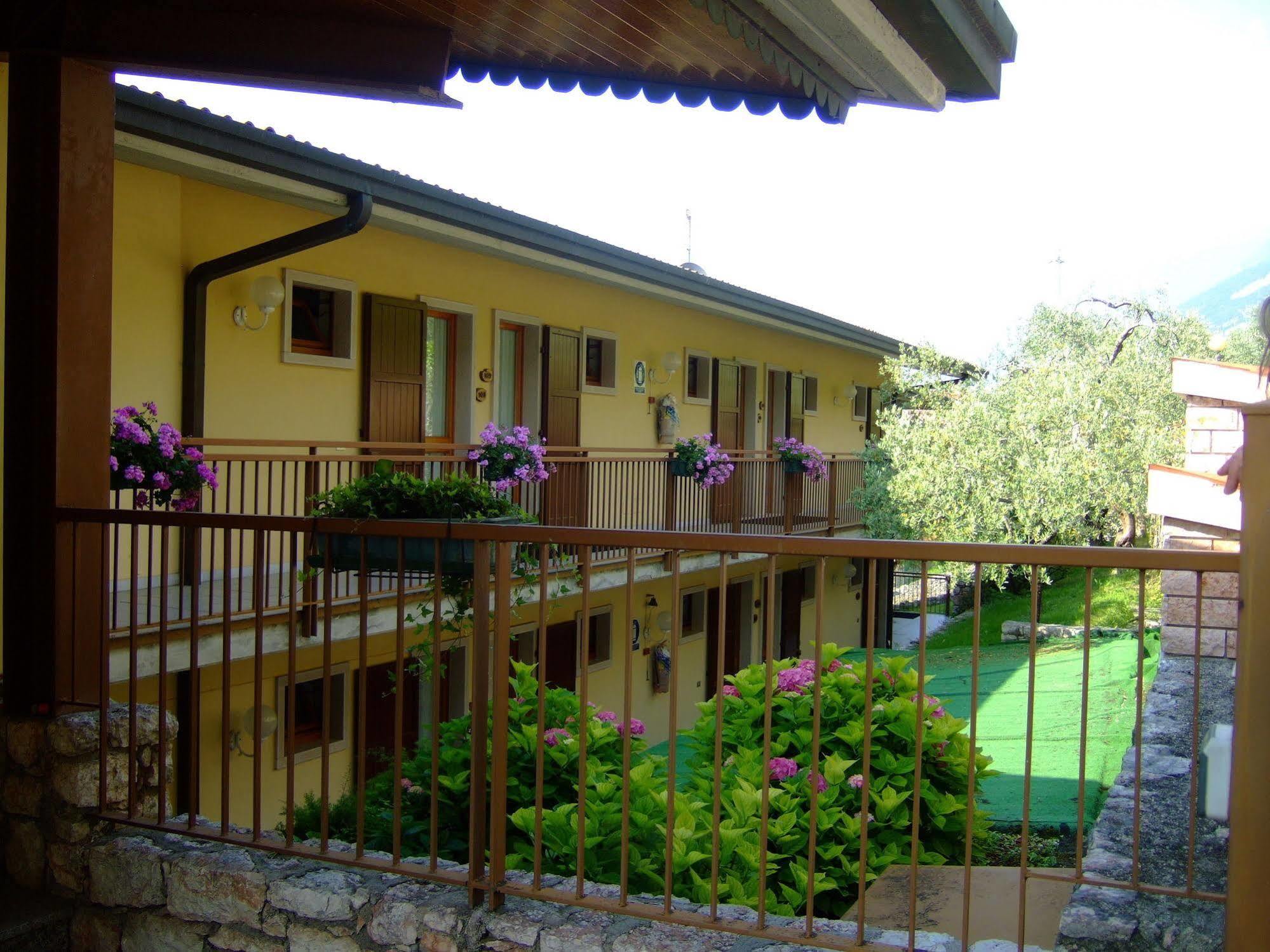 Residence San Vito Brenzone sul Garda Exteriör bild