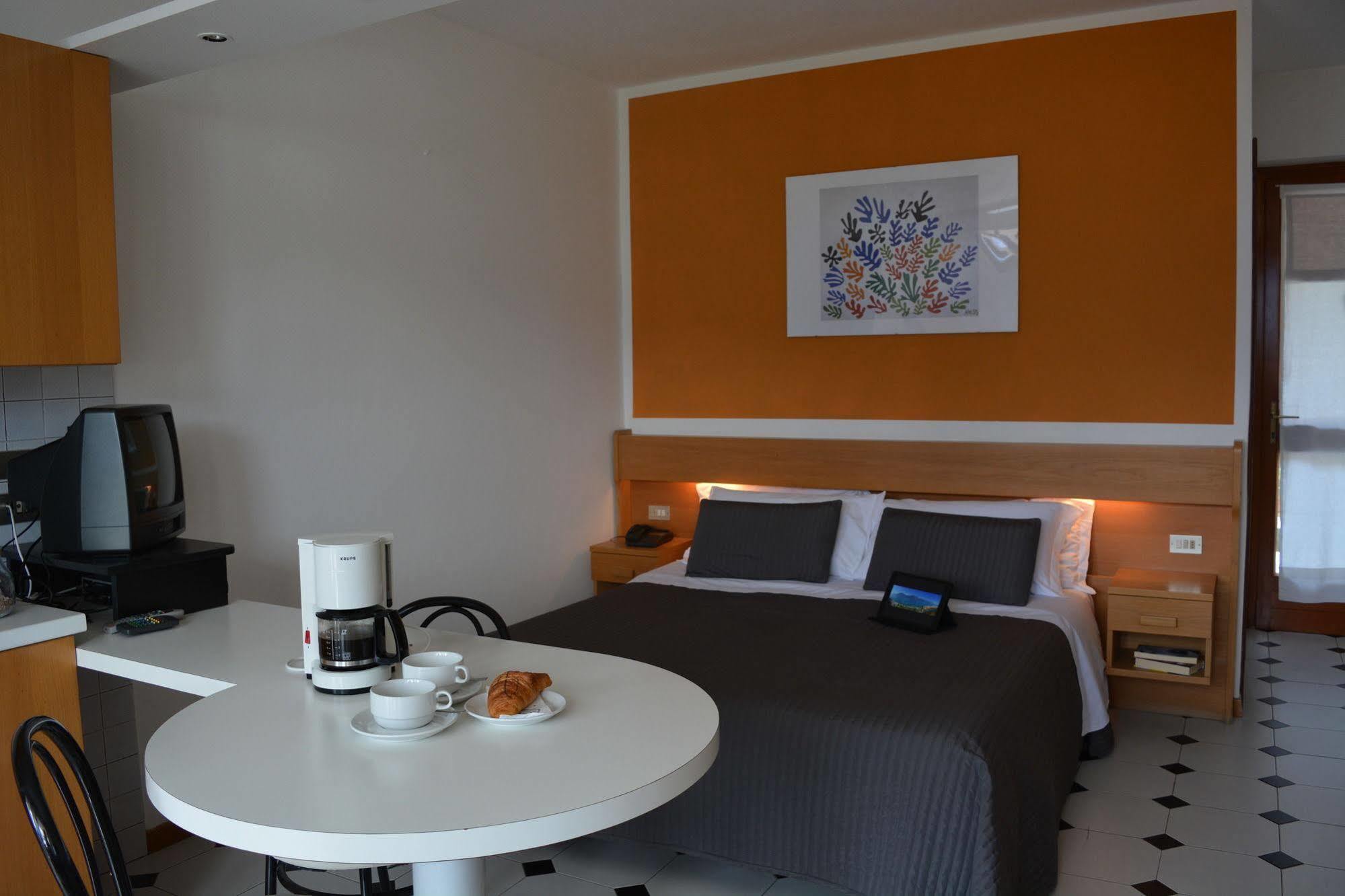 Residence San Vito Brenzone sul Garda Exteriör bild