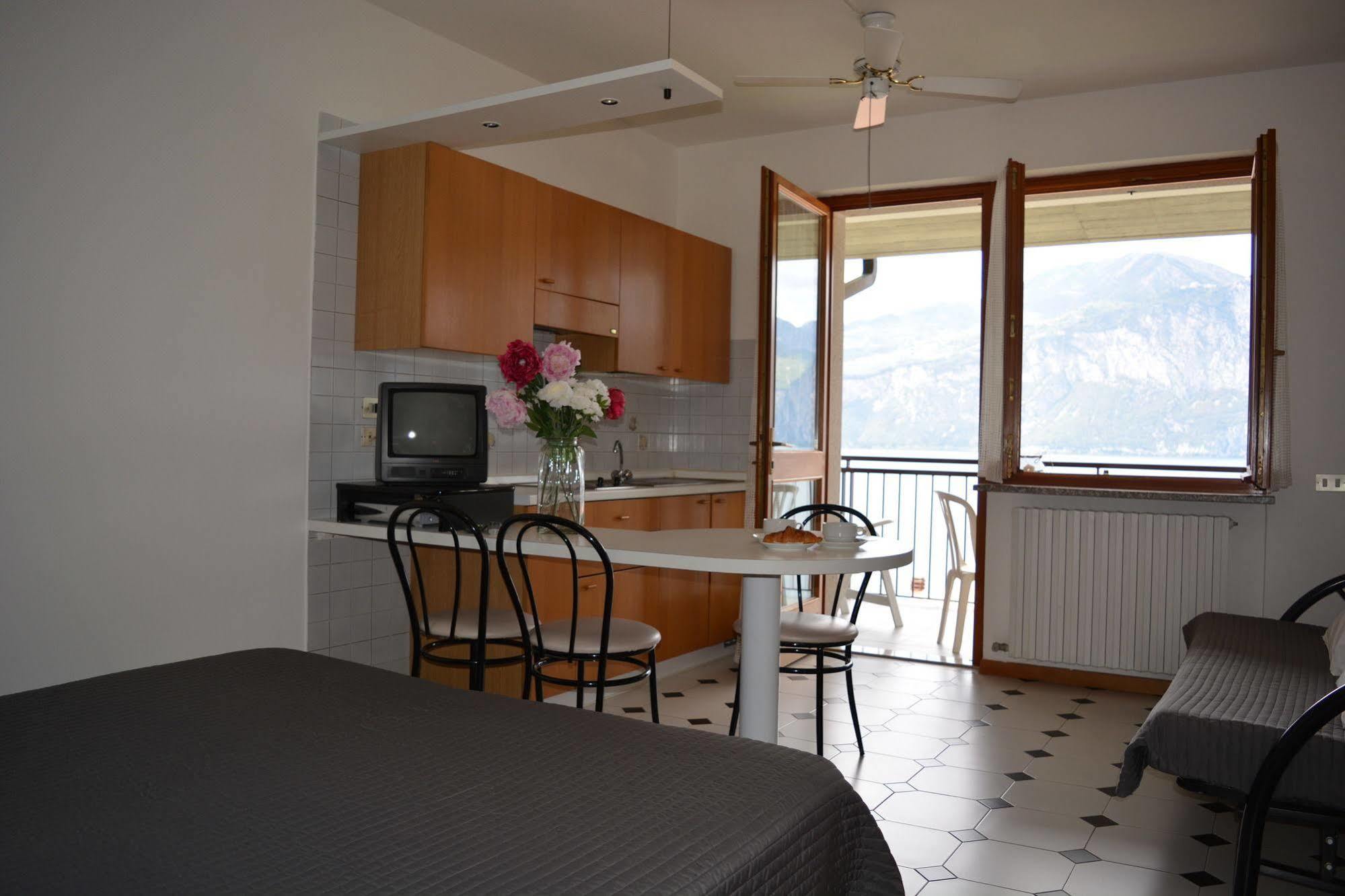 Residence San Vito Brenzone sul Garda Exteriör bild